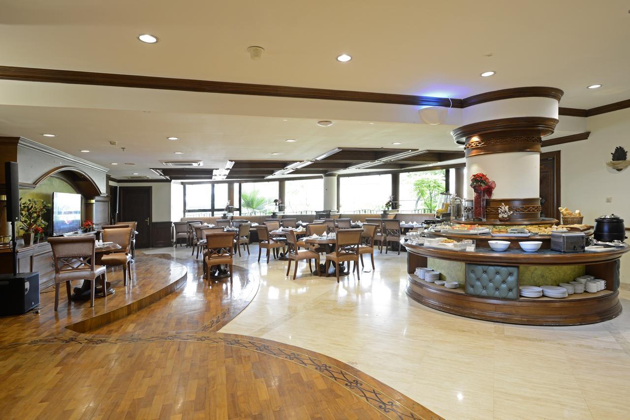होटल Midtown Simatupang 4*