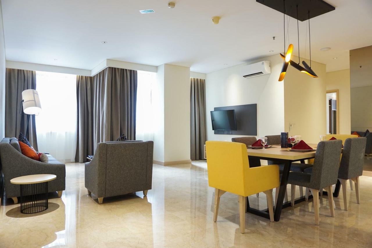 होटल Midtown Simatupang 4*